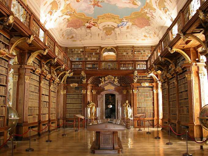 La sala principale della biblioteca dei Melk