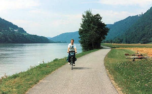 Sulla pista ciclabile del Danubio