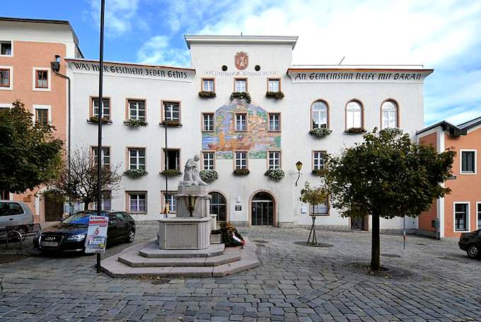 Il municipio affrescato di Hallein