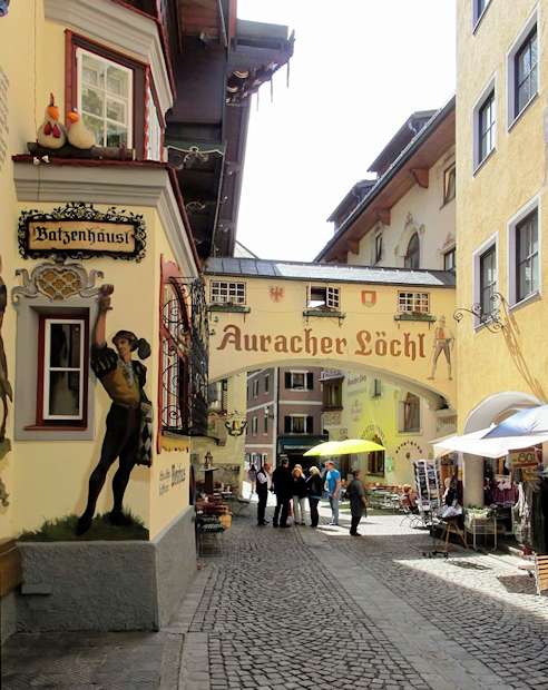 Il vicolo Römerhofgasse nel centro storico di Kufstein