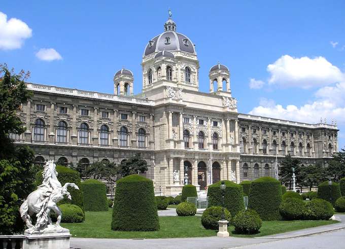 Il Museo di Storia Naturale sulla Maria-Theresien-Platz