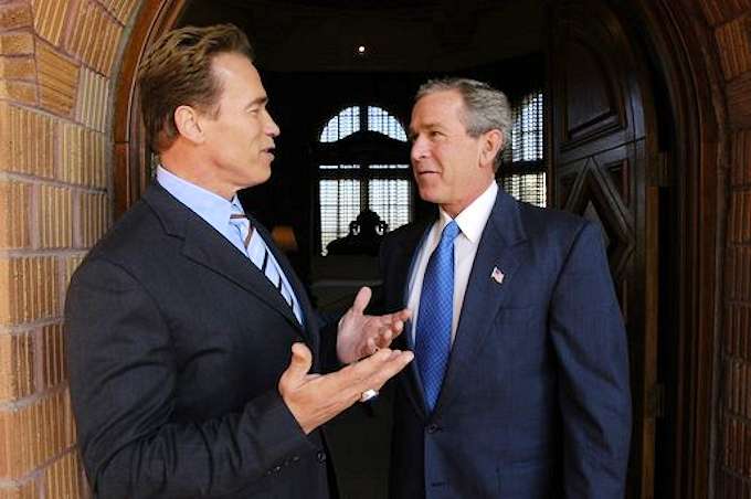 Arnold Schwarzenegger e Georg W. Bush