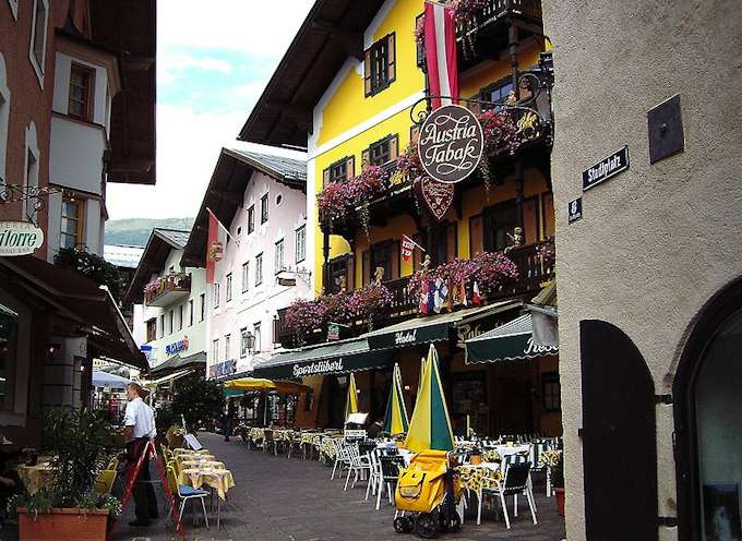 Un vicolo nel centro storico di Zell am See